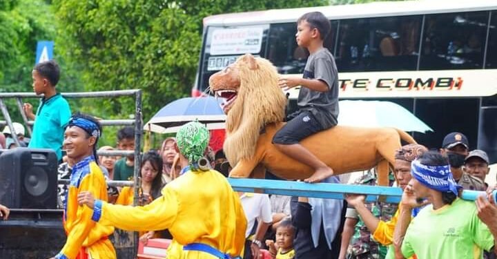 Masyarakat Membludak Saksikan Pawai Budaya HUT Dharmasraya ke-20