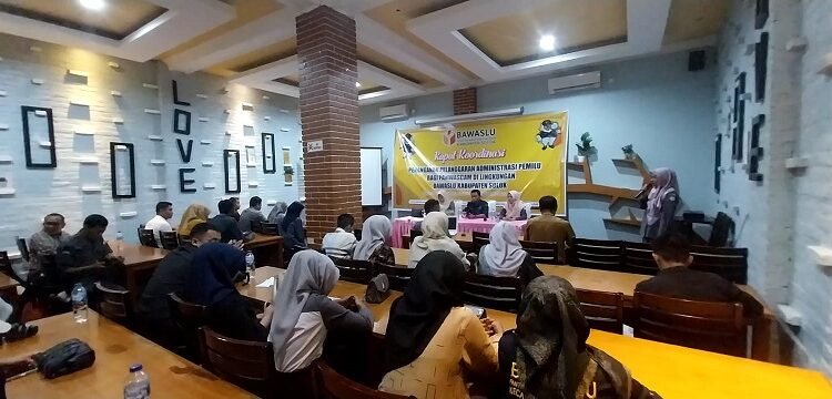 Wujudkan Pemilu Bersih, Bawaslu Kab Solok Gelar Rakor Penanganan Pelanggaran Administrasi Pemilu bagi Panwascam