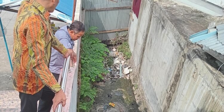 Atasi Banjir di Kawasan Sawah Aro, Wakil Ketua DPRD Kota Solok  Minta Sendimen Bandar Dikeruk dengan Alat Berat