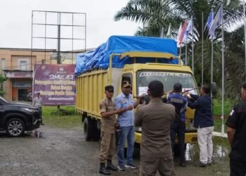 Dilepas Bupati Sutan Riska, KPU Dharmasraya Distribusikan Logistik Pemilu 2024 Hingga ke KPPS