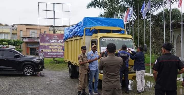 Dilepas Bupati Sutan Riska, KPU Dharmasraya Distribusikan Logistik Pemilu 2024 Hingga ke KPPS