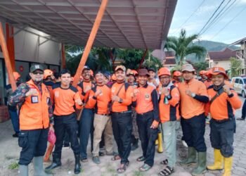 Aksi Sosial PKS Dharmasraya di Pessel, Bagikan Bahan Makanan, Pakaian dan Bersihkan Fasum