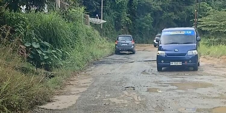 Memprihatinkan, Ruas Jalan Provinsi Menuju Batusangkar dari Ombilin dan Payakumbuh Rusak Parah
