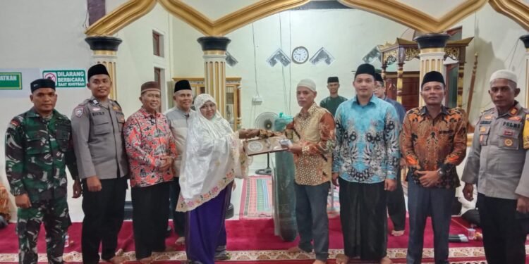 Jamaah Masjid Almuqarabbin Ranah Lamo Sambut Hangat Kedatangan TSR 8 Dharmasraya