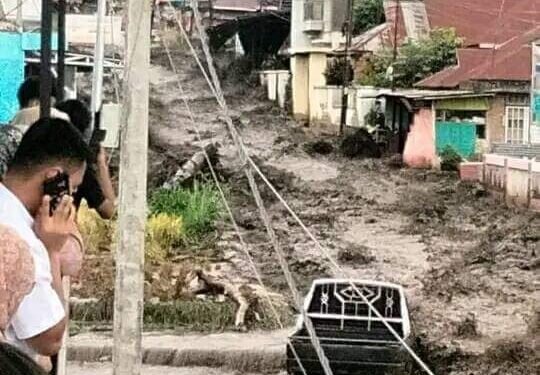 Lahar Dingin Gunung Marapi Landa Aia Angek Tanah Datar, Jalur Bukittinggi-Padang Panjang Putus