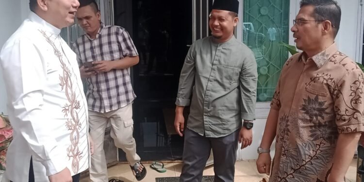 Lebaran Idul Fitri, Kapolres Dharmasraya Sambangi Kediaman Wakil Ketua DPRD Dharmasraya