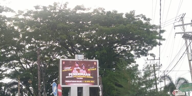 Sosialisasikan Penerimaan Anggota Polri, Polres Dharmasraya Gunakan Videotron