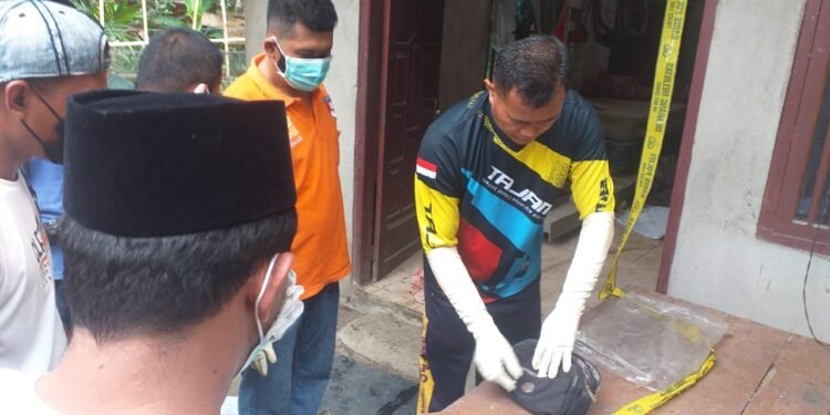 Mengagetkan! Wanita Paroh Baya Ditemukan Membusuk Dalam Rumahnya