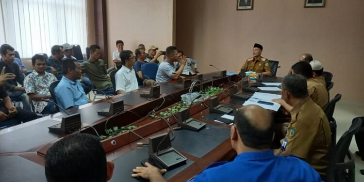 Bahas Pembangunan Pasaman, Bupati Sabar AS Berdiskusi Hangat dengan Wartawan