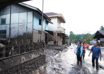 Galodo Besar Landa Tanah Datar, Bupati Eka Putra Turun  Mendampingi  Warga Terdampak