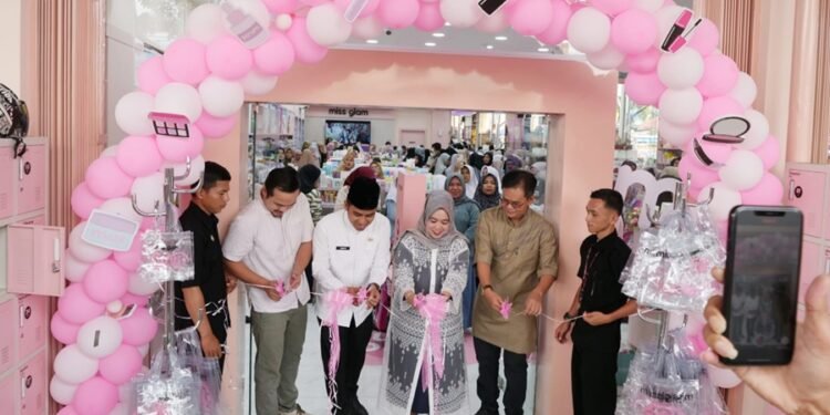 Diresmikan Wakil Walikota Ramadhani, Toko Kosmetik Miss Glam Hadir di NC Plaza Solok