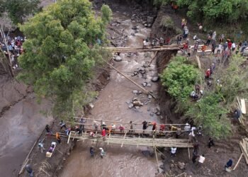 Jembatan Darurat Menuju Nagari Sungai Jambu Dibangun, Bupati Eka Putra  Sampaikan Terimakasih Pada Relawan