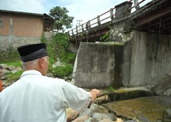 Jembatan Pasar Tandikek Padang Pariaman Rusak Berat, Gubernur Sumbar Langsung Menyikapi