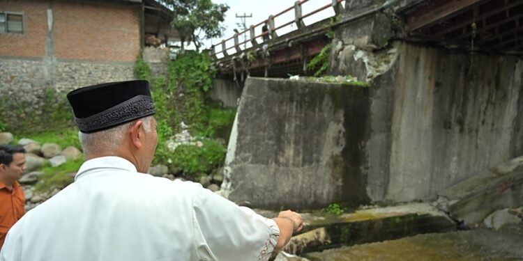 Jembatan Pasar Tandikek Padang Pariaman Rusak Berat, Gubernur Sumbar Langsung Menyikapi