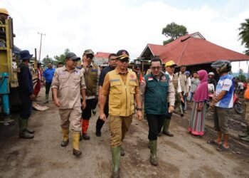 Usai Tinjau Titik Bencana, Kepala BNPB Gelar Rakor Dengan Bupati Tanah Datar