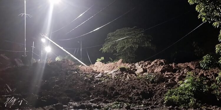 Guyuran Hujan Lebat, Timbulkan Dua Titik Longsor di Singkarak dan Tikalak