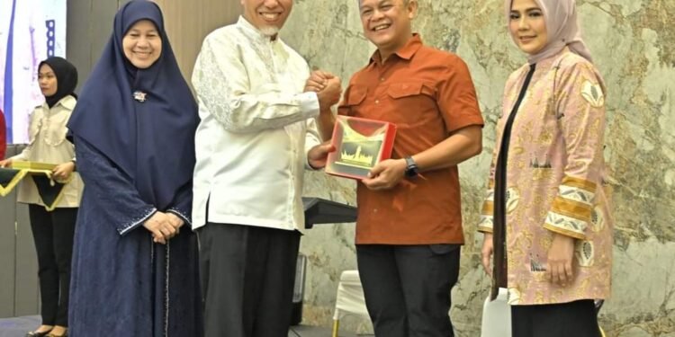 Danrem 032/Wirabraja Berganti, Gubernur Tegaskan Peran Sentral Korem 032/Wbr  bagi Teritorial dan Masyarakat Sumbar