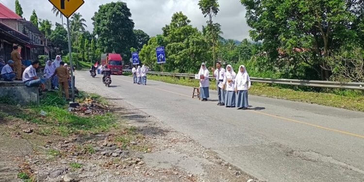 Peduli Bencana Sumbar, OSIS SMK Negeri 1 Gunung Talang Kumpulkan Sumbangan