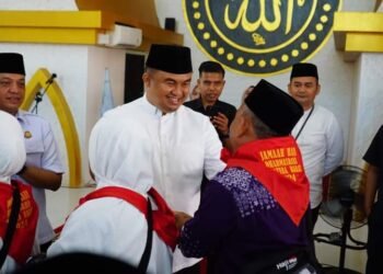 Sutan Riska Tuanku Kerajaan Lepas 248 Jemaah Calhaj Kabupaten Dharmasraya