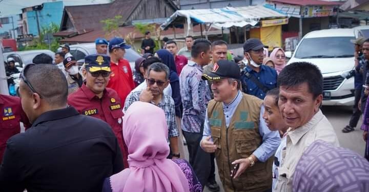 Pemkab Dharmasraya Kembali Serahkan 5 Truk Bantuan Untuk Korban Bencana Banjir dan Galodo Sumbar