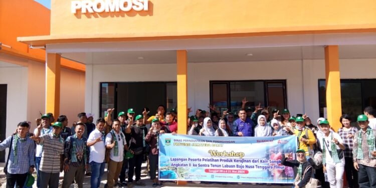 Peserta Pelatihan Songket  Angkatan II Disambut Simbol Adat di Labuan Bajo