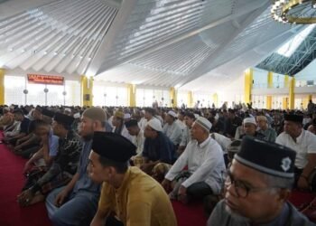 Bersama Bupati, Ketua DPRD Pariyanto Laksanakan Shalat Idul Adha 1445 H di Masjid Agung Dharmasraya