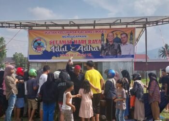 Rayakan Idul Adha, IKKA Kacang Kota Solok Sembelih 5 Ekor Sapi Kurban