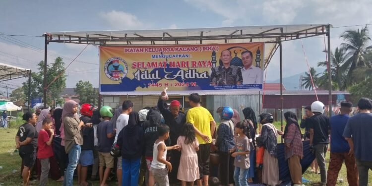 Rayakan Idul Adha, IKKA Kacang Kota Solok Sembelih 5 Ekor Sapi Kurban