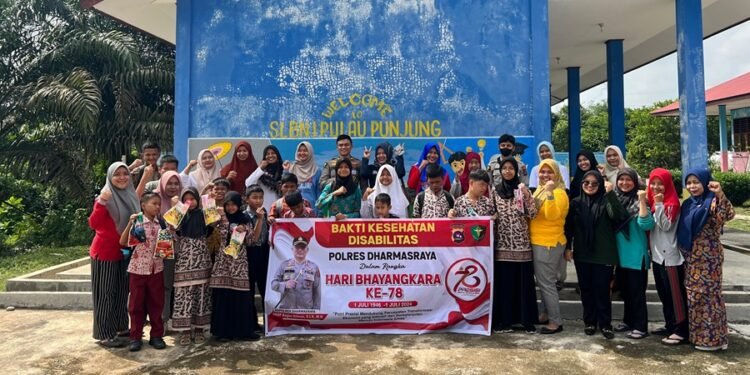 Polres Dharmasraya Sambangi Anak Sekolah Penyandang Disabilitas