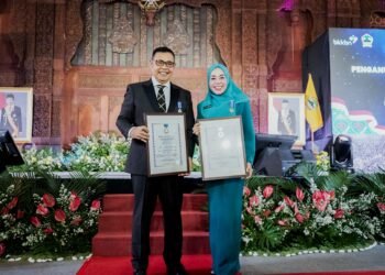 Boyong 5 Penghargaan Nasional, Bupati Epyardi Asda dan Ketua TPP PKK Kabupaten Solok Sabet Manggala Karya Kencana