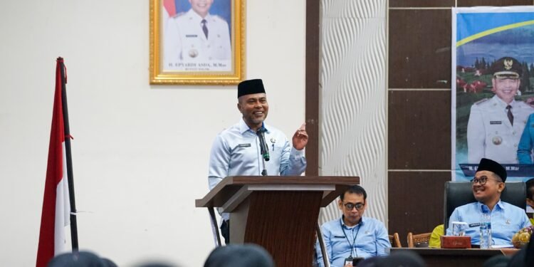 Serahkan Surat Perjanjian Kerja, Pemkab Solok Gelar Pembekalan Bagi 410 PPPK Formasi Guru