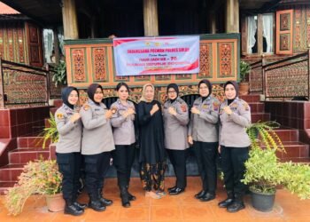 Maknai Hari Jadi Polwan ke 76, Anggota Polwan Polres Solok Anjangsana ke Rumah Kompol (Purn) Dewi Sartika  