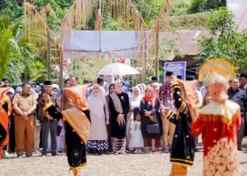 Hadiri Alek Bakawua, Ketua TP-PKK Kab. Solok Datang ke Garabak Data