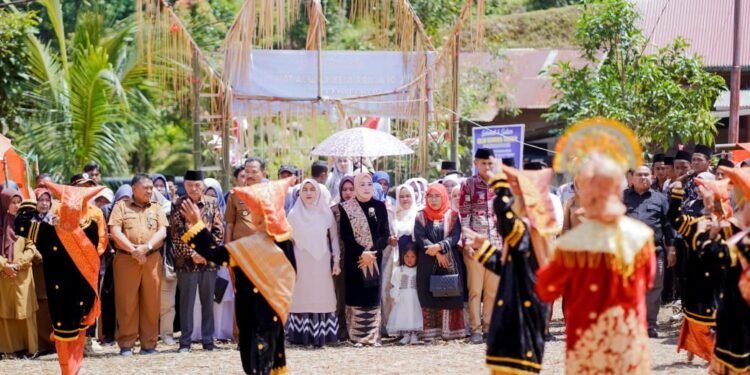 Hadiri Alek Bakawua, Ketua TP-PKK Kab. Solok Datang ke Garabak Data