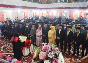 35 Anggota DPRD Kab. Solok Dilantik, Ivoni Munir dan Armen Plani Pimpinan Sementara