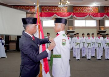 Sekda Medison Kukuhkan 60 Anggota Paskibraka Kabupaten Solok Tahun 2024