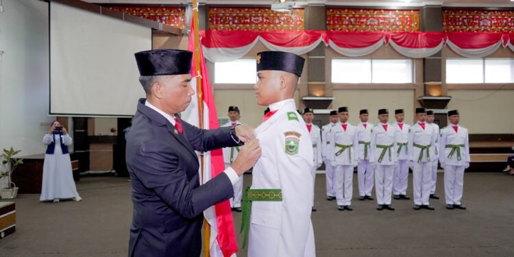 Sekda Medison Kukuhkan 60 Anggota Paskibraka Kabupaten Solok Tahun 2024