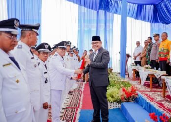 Kukuhkan Perpanjangan Masa Jabatan 49 Wali Nagari, Bupati Solok Resmikan Tiga Gedung Perkantoran di Kotobaru