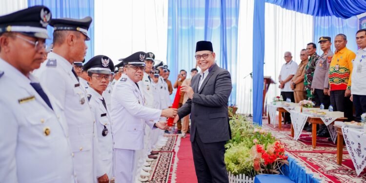 Kukuhkan Perpanjangan Masa Jabatan 49 Wali Nagari, Bupati Solok Resmikan Tiga Gedung Perkantoran di Kotobaru