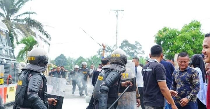 Apel Gelar Pasukan Operasi Mantap Praja Singgalang, Polres Dharmasraya Laksanakan Simulasi Pengamanan Pemilukada