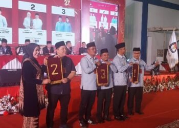 Suasana Riang Gembira Hiasi Penarikan Nomor Urut Paslon Bupati-Wakil Bupati Solok