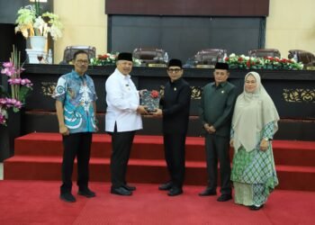 Dihadapan Sidang Paripurna DPRD, Walikota Solok Zul Elfian Umar Sampaikan Nota Pengantar Ranperda Perubahan APBD 2024