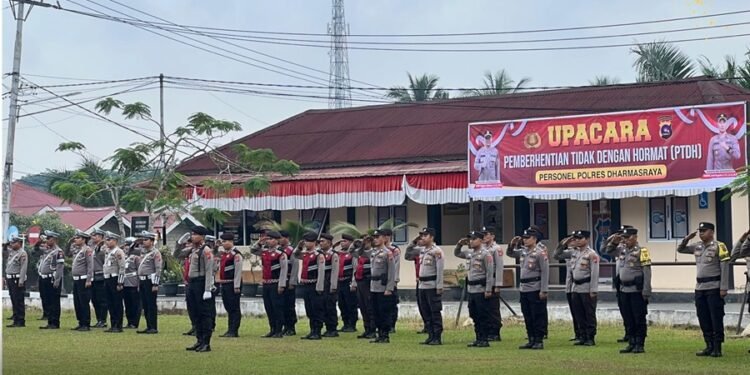 Langgar Kode Etik Profesi, Dua Orang Personil Polres Dharmasraya Dapat Ganjaran PTDH