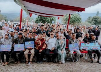 Tingkatkan Produksi Pertanian, Pemkab Solok Bantu Kelompok Tani dengan Alsintan