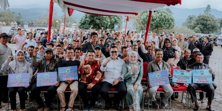 Tingkatkan Produksi Pertanian, Pemkab Solok Bantu Kelompok Tani dengan Alsintan