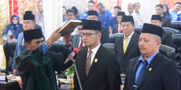 Ivoni Munir dan Armen Plani Dilantik Menjadi Pimpinan DPRD Kabupaten Solok Definitif Periode 2024-2029