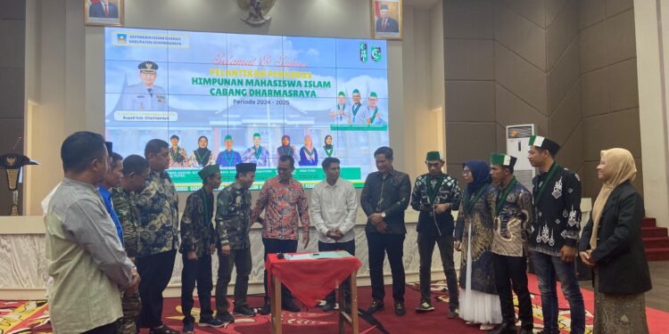 Dihadiri Bupati dan Forkopimda, Pengurus HMI dan KOHATI Cabang Dharmasraya Dilantik