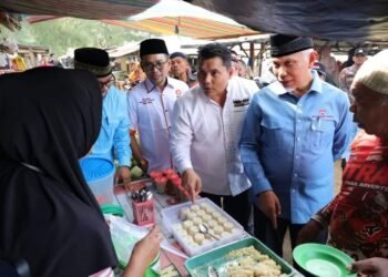Hari Pertama Kampanye, Cagub Sumbar Mahyeldi Disambut Antusias Masyarakat Pasar Kataping Padang Pariaman