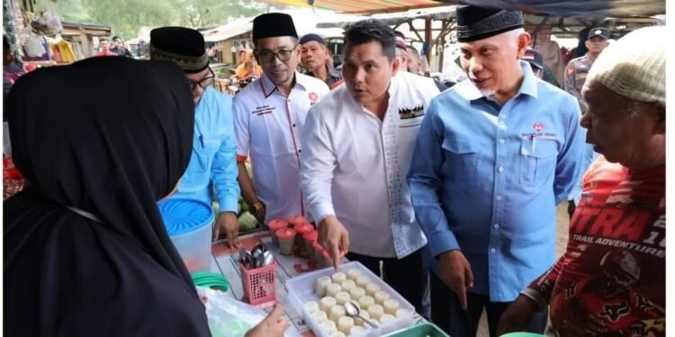 Hari Pertama Kampanye, Cagub Sumbar Mahyeldi Disambut Antusias Masyarakat Pasar Kataping Padang Pariaman