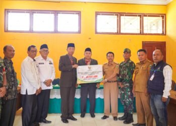 Pemkab Solok Bantu Keluarga Korban Bencana Longsor Tambang  Sungai Abu    